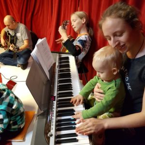 Śpiewnik Przedszkolaka – bezpłatne zajęcia familijne w Nutka Cafe