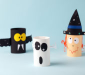 Halloweenowe stworki z rolek po papierze toaletowym. zabawa plastyczna dla dzieci