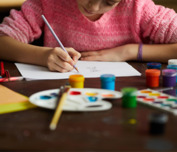 Twoje dziecko to mały artysta? Sprawdź, jak zachęcić je do malowania – Sealart Szkoła Rysunku