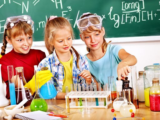 Koła naukowe dla dzieci: Wiedza nas bawi ponownie w szkole!