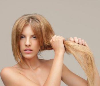 Oto najskuteczniejsze sposoby na naturalną odbudowę zniszczonych włosów