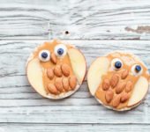 Śmieszne łatwe desery dla dzieci sowa na waflu