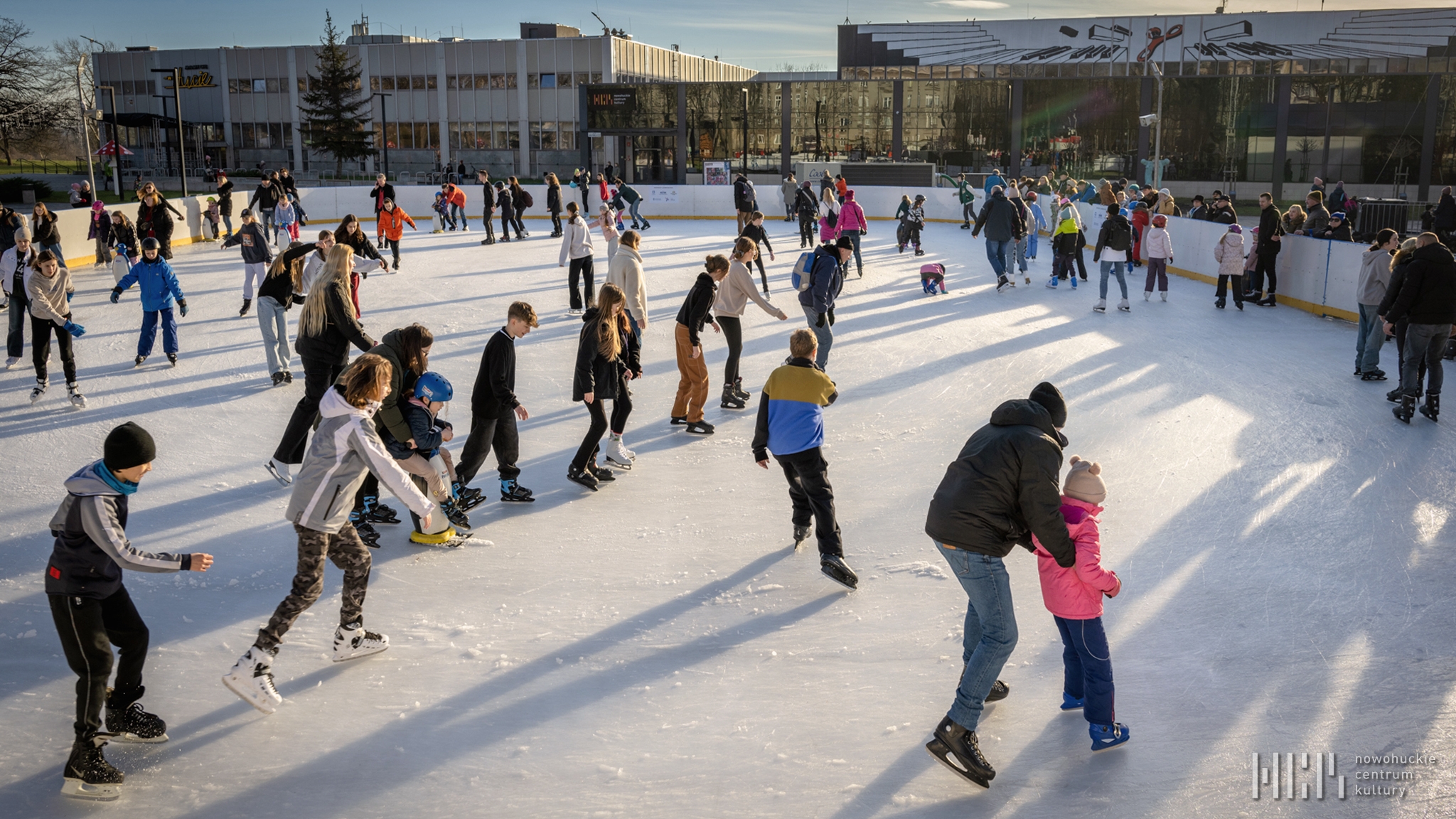 Lodowisko przed Nowohuckim Centrum Kultury! START 1 grudnia!