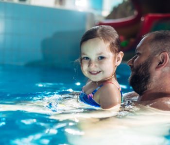 Wakacje z FLOW – pływanie dla dzieci i niemowląt!