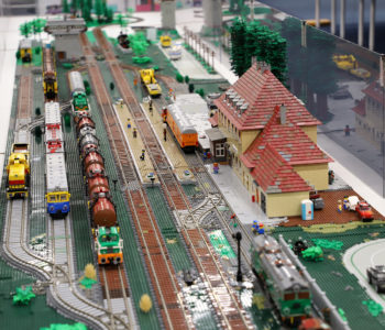 Kolejowy świat z klocków Lego w Stacji Muzeum