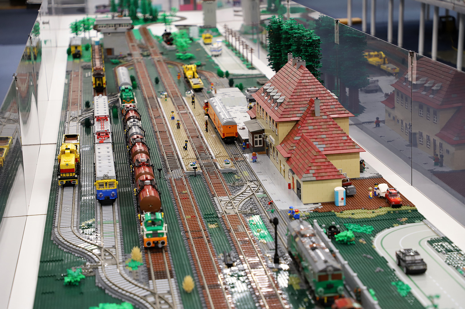 Kolejowy świat z klocków Lego w Stacji Muzeum