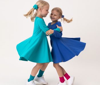 Sukienki dla dziewczynek – modele idealne dla młodszych i starszych
