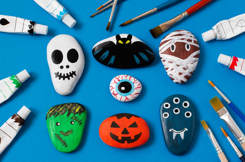 Malowane kamyki halloween zabawy plastyczne dla dzieci