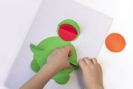 Zabawy z papieru jak zrobić żabkę