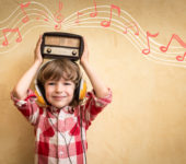 Radio dla najmłodszych – korzystne dla rozwoju dzieci