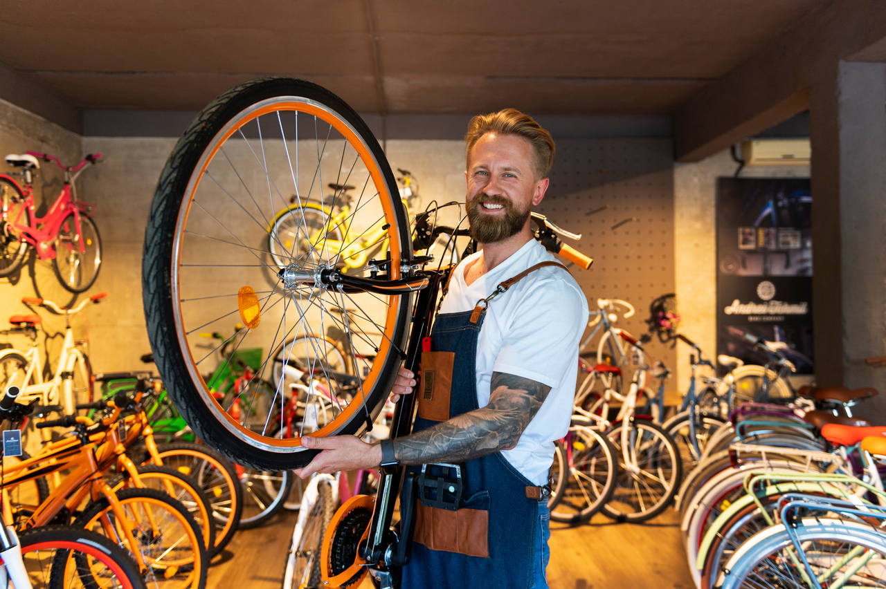 Wizyta w sklepie rowerowym – o co warto zapytać przy kupnie roweru?