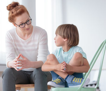 Jak rozmawiać z dzieckiem na trudne tematy?