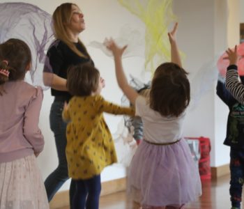 Strefa Zabawy: Tańczące liście – warsztaty taneczno-muzyczne dla dzieci