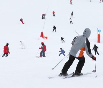 O czym powinni pamiętać początkujący narciarze?