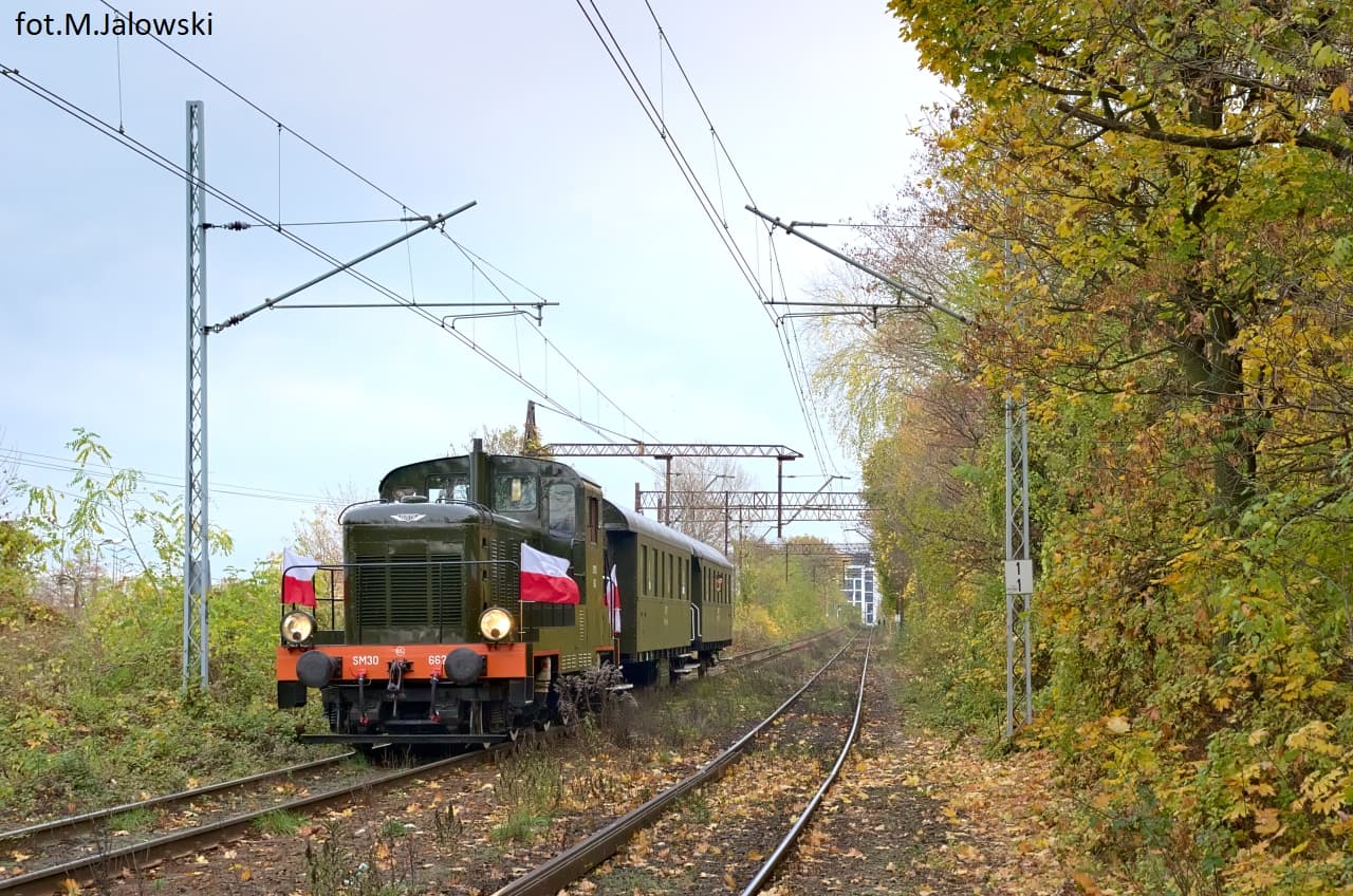 Kolejowe zakamarki Wrocławia - pociągi retro w Dzień Niepodległości