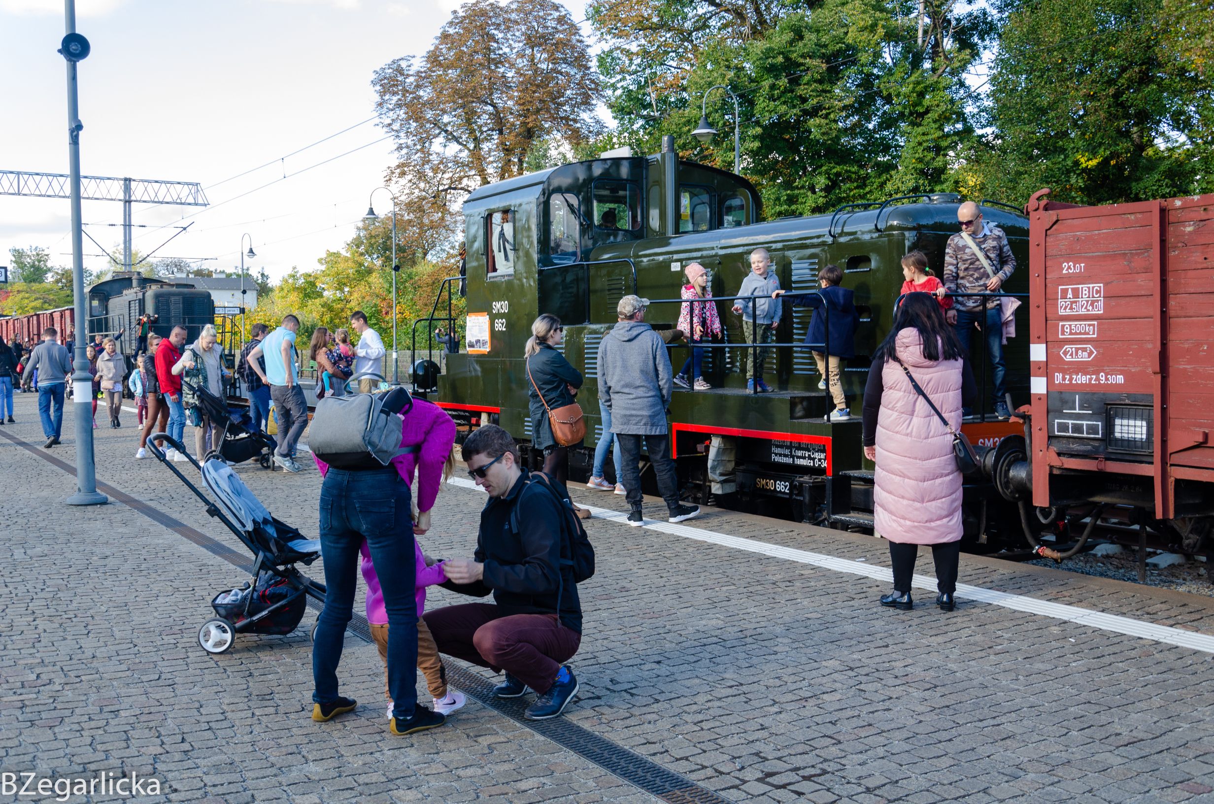 Wystawa zabytkowego taboru kolejowego na stacji Wrocław Leśnica