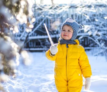 Kombinezony zimowe dla dzieci – sprawdź, jak wybrać odpowiedni model dla swojej pociechy!
