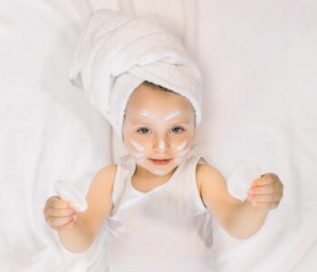 3 najczęstsze problemy ze skórą u niemowląt: jakie kosmetyki wybrać dla maluszka?