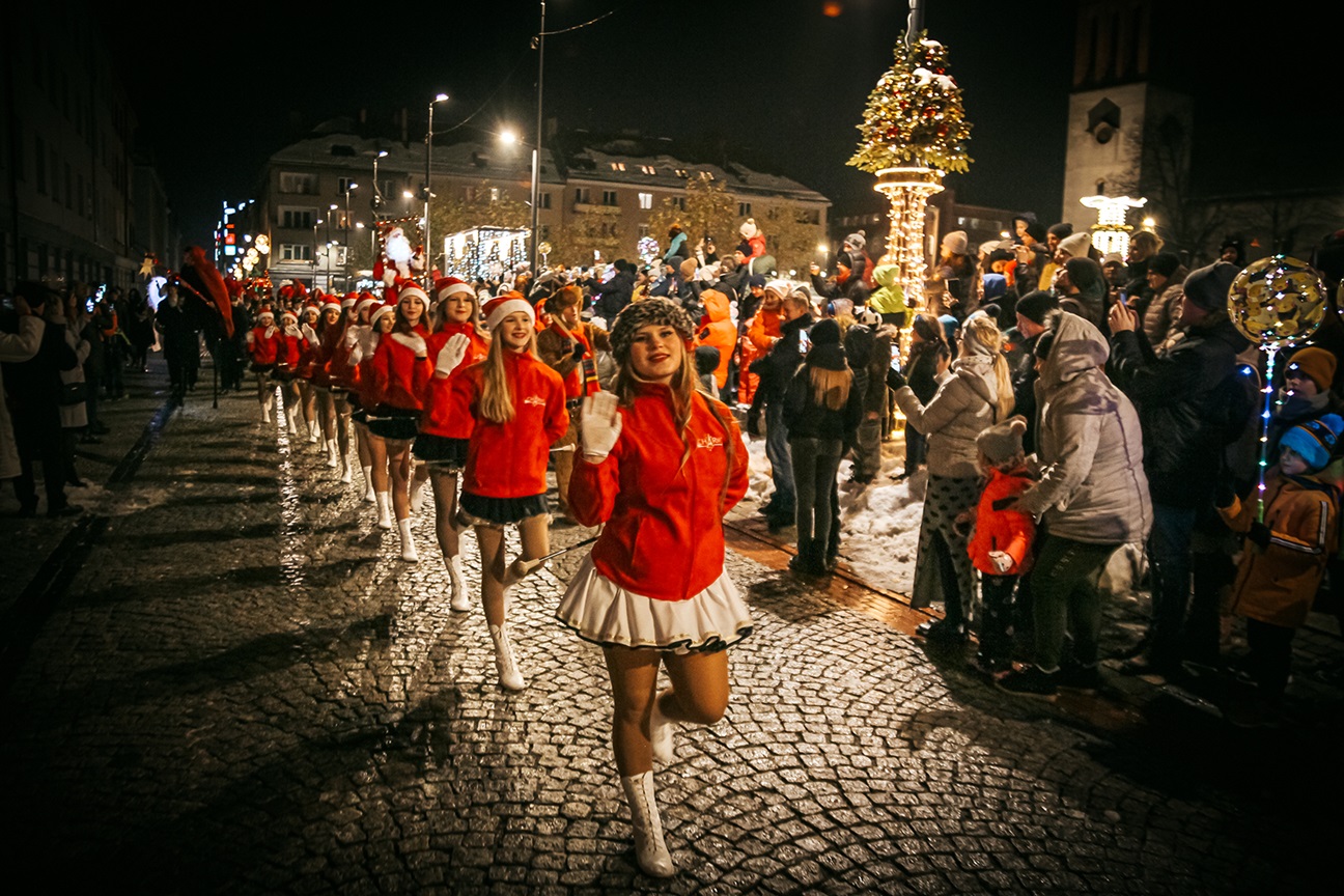 Świąteczna Parada z Mikołajem. Bytom