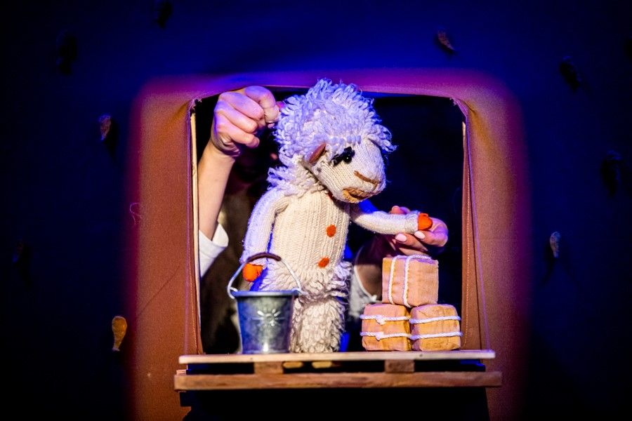 Sobotnie bajdurki. Spektakl Owieczka Bella