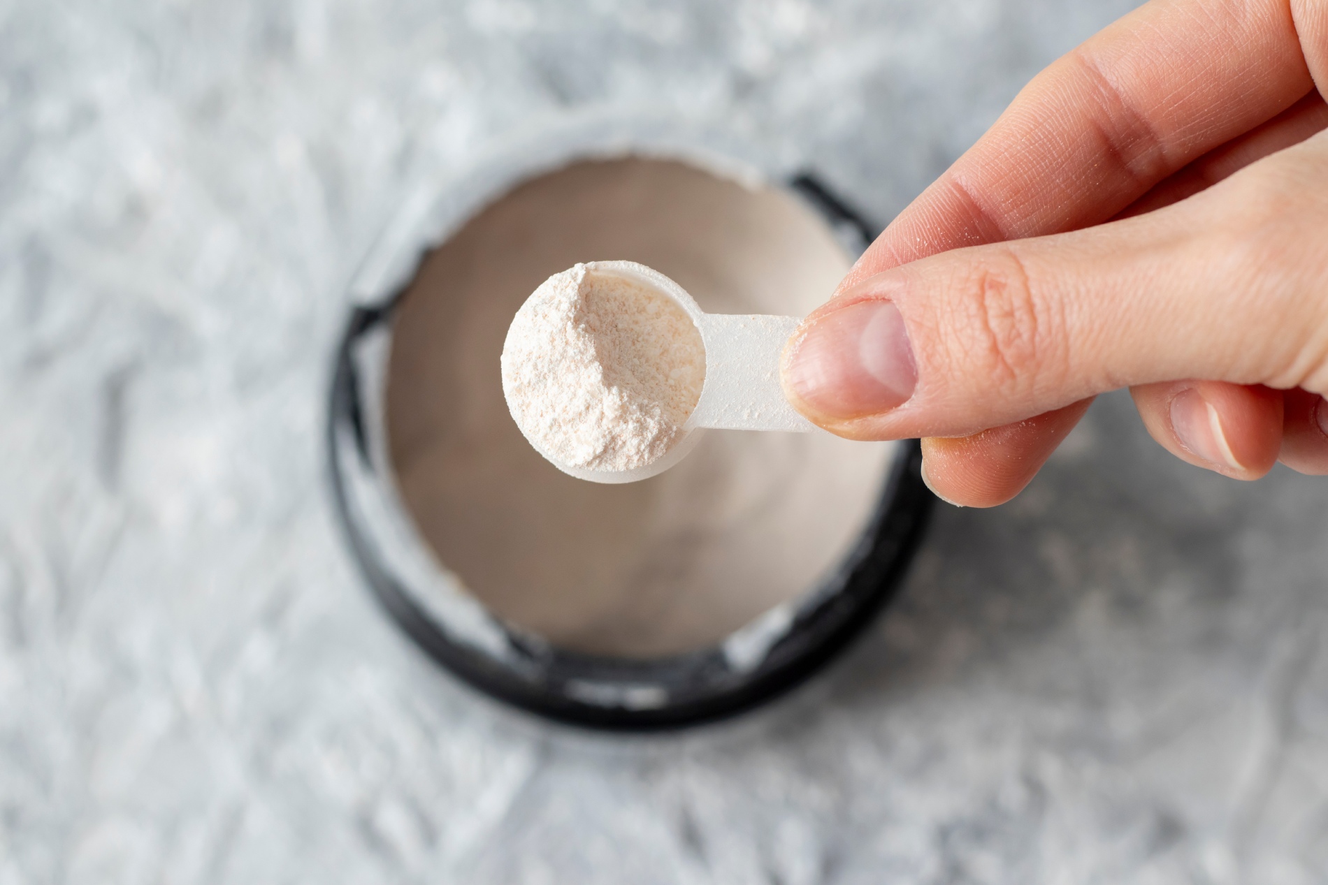 Dbasz o to, by Twoja pociecha jadła zdrowo i rozwijała się prawidłowo – ale czy równie dużą uwagę zwracasz na to, ile i co pije?