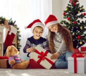 Prezenty świąteczne dla dzieci – na co zwrócić uwagę przy zakupie?