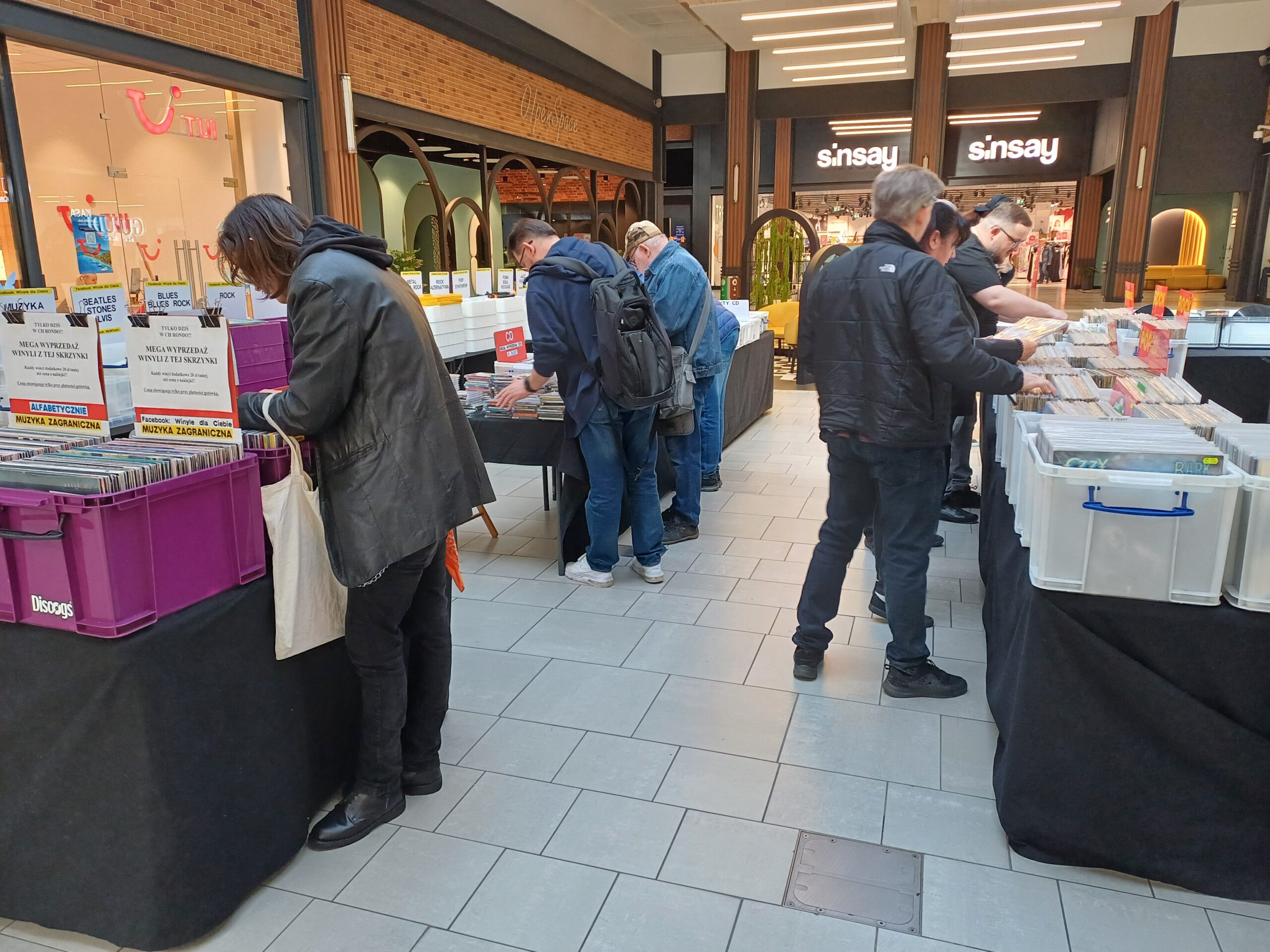 Giełda Winyli, CD i Kaset w CH RONDO: muzyczne święto dla kolekcjonerów i nie tylko