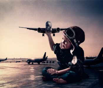 Na wakacje samolotem z dziećmi? Zaplanuj z głową!