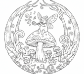 Maleńka wróżka siedząca na grzybie, grająca na fletach z liści, w magicznym lesie, kolorowanka dla dzieci, czarne ko...