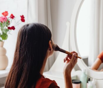 Toaletki dla dzieci: jak świadomie wkomponować je w projekt pokoju dziecka