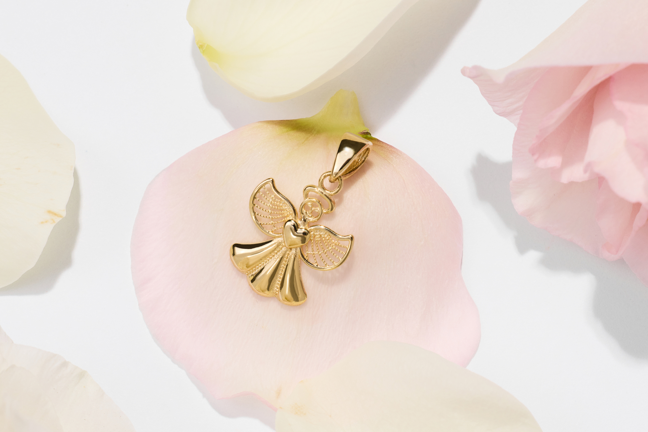 Biżuteria na komunię jako prezent - czy to dobry pomysł?