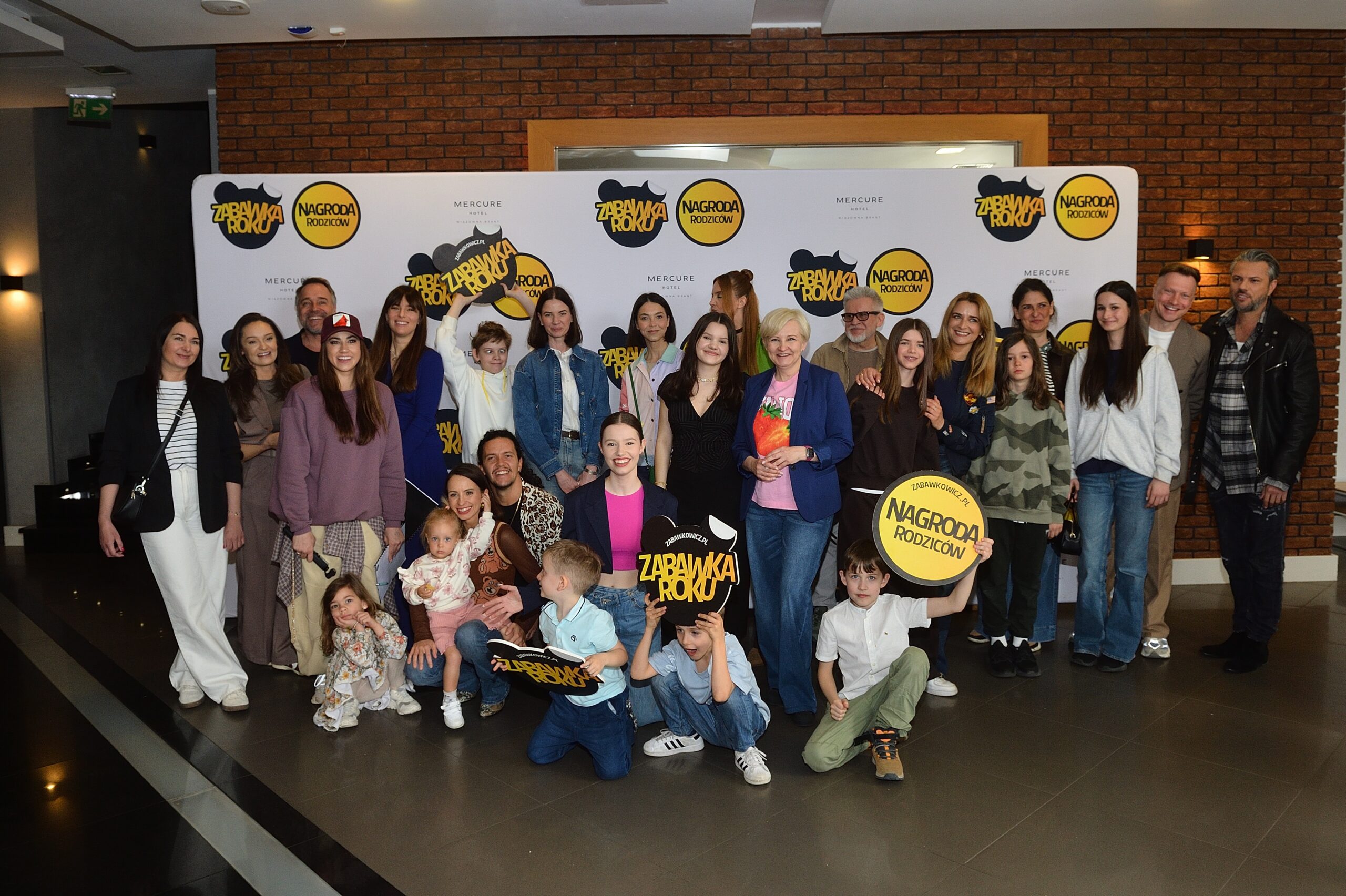 Niestety, ja mam czerwone światło na bezpłatne publikacje w przypadku firm komercyjnych. Czy - poza działaniami PR-owymi - współpracują Państwo również budżetowo?