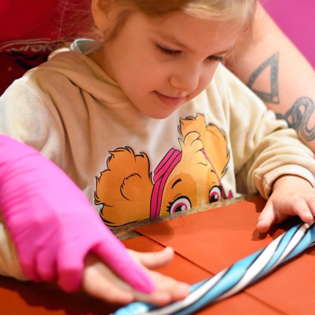 Kręcimy lizaki na okrągło! Warsztaty z Manufakturą Cukierków