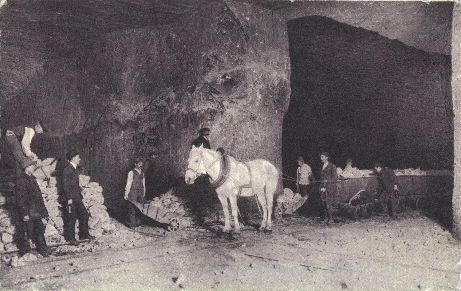 Śladami tradycji i historii: Majowe spotkania ze św. Barbarą i kultura dostępna za 1 zł w Muzeum Żup Krakowskich Wieliczka