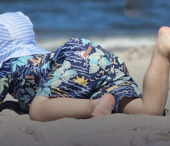 Jak zadbać o dziecko latem? Praktyczny przewodnik dla rodziców na upały, plażę i wakacyjne wyjazdy
