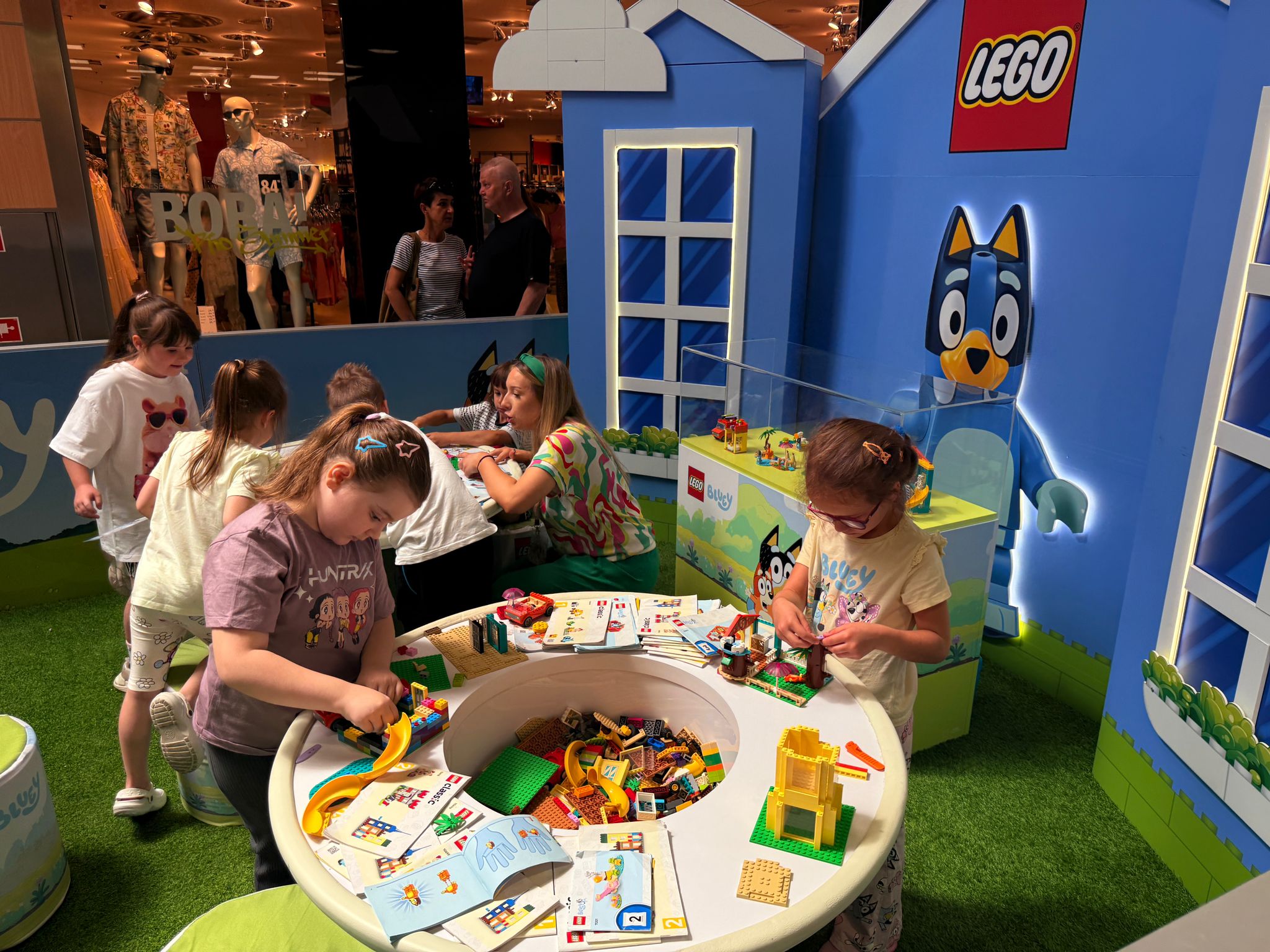 Back to school z Bluey. Galeria Łomianki zaprasza na pełen zabawy powr&oacute;t do szkoły