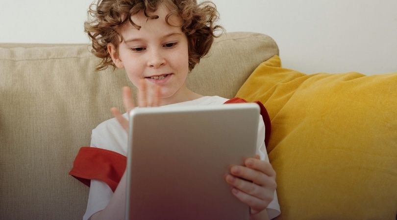 Dziecko i sztuczna inteligencja – jak mądrze korzystać z AI?