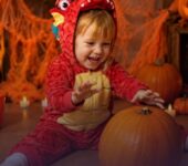 Halloween z małym dzieckiem – jak oswoić strachy i urządzić niezwykły wieczór?