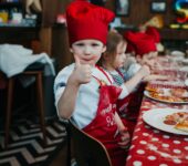 L'Osteria zamienia się w szkołę pizzy. Ruszyły Warsztaty Małego Pizzaiolo dla grup zorganizowanych 