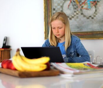 Od 30 do 150 zł za lekcję – ile naprawdę kosztują korepetycje online?